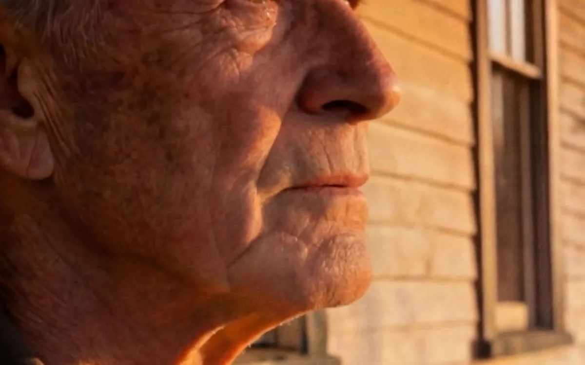 O mesmo rosto em todos os planos. Homem Solitário, Vídeos